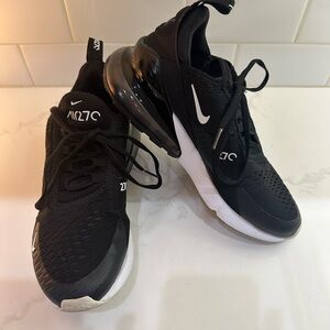 Nike Air 270 Black and White Sneakers size 8